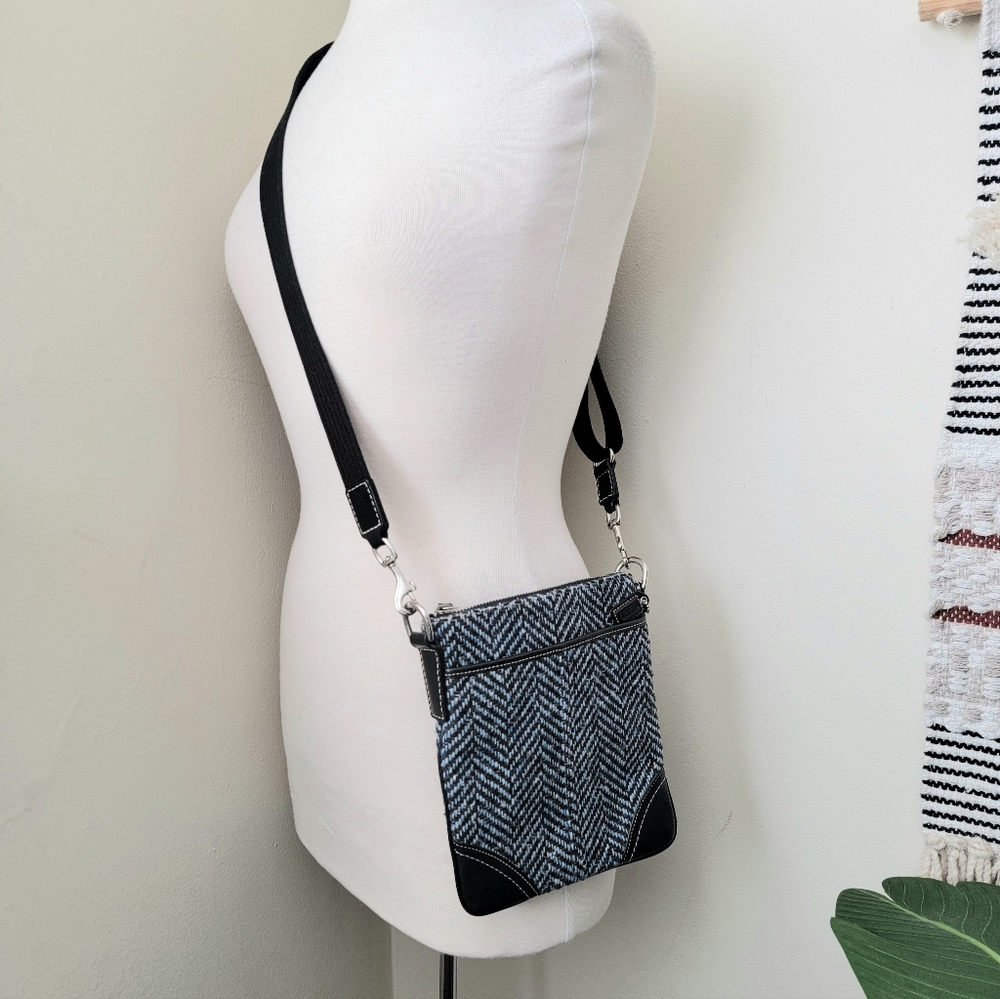Coach wool crossbody bag Rare - Picture 2 of 9